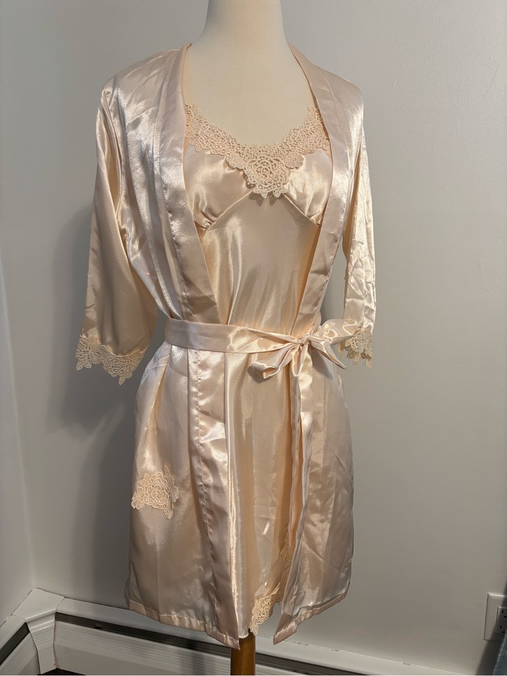 Silky Lace Trim Women’s 5 piece Set